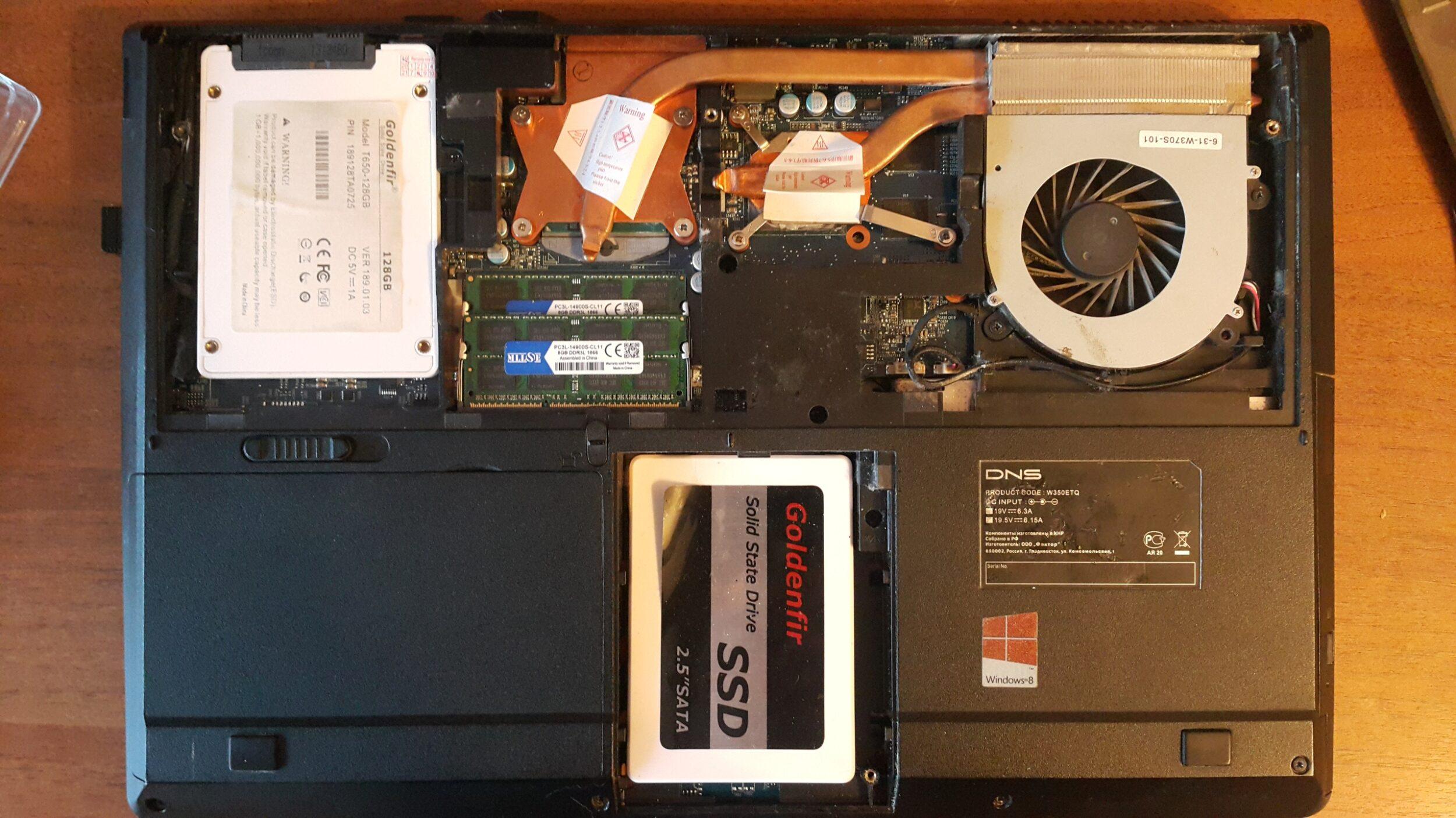 На фото ноутбук с с установленными SSD накопителями