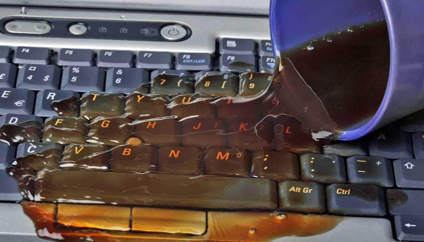 Фото залитой чаем клавиатуры